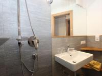 Kúpeľňa v ubytovaní Holiday Home Zeller by Interhome