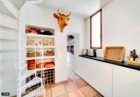 Kuchyňa alebo kuchynka v ubytovaní Luxury art apartment in Trastevere with terrace