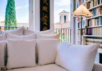 Posedenie v ubytovaní Luxury art apartment in Trastevere with terrace