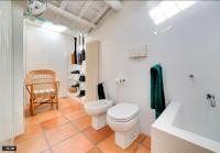 Kúpeľňa v ubytovaní Luxury art apartment in Trastevere with terrace