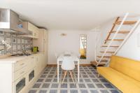 Kuchyňa alebo kuchynka v ubytovaní iFlat Yellow Monti Studio Apartment