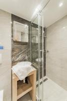 A bathroom at ZEUS Design Mini Holliday Embel #23