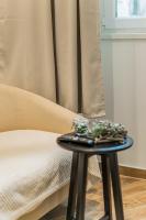 A seating area at ZEUS Design Mini Holliday Embel #23