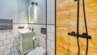 Kúpeľňa v ubytovaní Apartamenty Centrum - Wyszyńskiego 9 by Royal Aparts