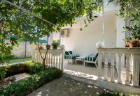 Vonkajšia záhrada v ubytovaní Apartments Mirjana Blue Beach
