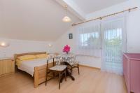 Posteľ alebo postele v izbe v ubytovaní Apartments Mirjana Blue Beach