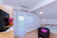 Posteľ alebo postele v izbe v ubytovaní Apartments Mirjana Blue Beach