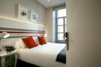 Posteľ alebo postele v izbe v ubytovaní Legazpi Doce Rooms & Suites
