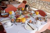 Jedlo v ubytovaní bed & breakfast alebo blízkom okolí