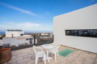 Balkón alebo terasa v ubytovaní Eslanzarote Eco Villa Tony, heated pool, jacuzzi, Sat tv, Super wifi