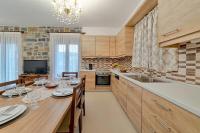 Kuchyňa alebo kuchynka v ubytovaní Faraggi Villas