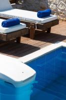 Bazén v ubytovaní Villa Vera - With Private Heated Pool & Jacuzzi alebo v jeho blízkosti