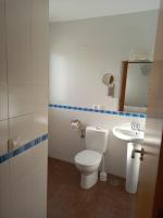 A bathroom at A Levante Conil- Solo familias y parejas