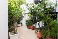 Vonkajšia záhrada v ubytovaní Psyri Neoclassical House Yard Free Parking
