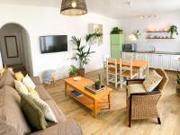 Kuchyňa alebo kuchynka v ubytovaní BAHIA LA SANTA APARTMENTS LANZAROTE
