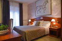Posteľ alebo postele v izbe v ubytovaní Hotel Crystal