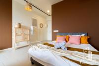 9am-5pm, SAME DAY CHECK IN AND CHECK OUT, Work from Home, Comfy & Quiet Tamarind Suites-Cyberjaya by Flexihome-MY,にあるベッド