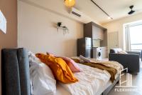 9am-5pm, SAME DAY CHECK IN AND CHECK OUT, Work from Home, Comfy & Quiet Tamarind Suites-Cyberjaya by Flexihome-MY,にあるベッド