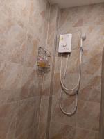 Koupelna v ubytování แสงหิรัญ บีช รีสอร์ท