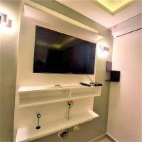TV a/nebo společenská místnost v ubytování Your Space piscina, parque infantil, 3 habitaciones , Res Breezes Santiago