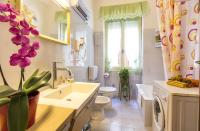 A bathroom at Cervi flat close to the sea and the historic centre of Alghero