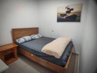 Ein Bett oder Betten in einem Zimmer der Unterkunft הבית הלבן של נתן