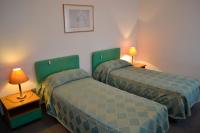 Łóżko lub łóżka w pokoju w obiekcie Hotel Ezzelino