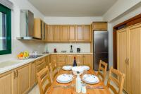 Kuchnia lub aneks kuchenny w obiekcie Siena Pool Villa