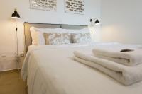 Posteľ alebo postele v izbe v ubytovaní Bay View Villas