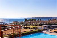 Bazén v ubytovaní Oliveto al Porto Apartments by Wonderful Italy alebo v jeho blízkosti