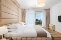 Posteľ alebo postele v izbe v ubytovaní Apartment Lara with rooftop swimming pool