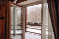a window with a view of a snowy yard at Dolyna Mykolaya in Migovo