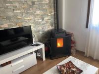 Televízia a/alebo spoločenská miestnosť v ubytovaní Apartameto Verena Deluxe