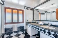 Koupelna v ubytování Villa Es Turrió by Mallorca House Rent