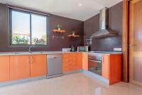 Kuchyň nebo kuchyňský kout v ubytování Villa Varadero by Mallorca House Rent