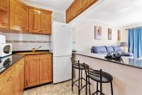A kitchen or kitchenette at Blue Sky apartment