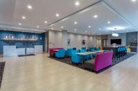 La Quinta Inn & Suites by Wyndham Shorewoodにあるシーティングエリア