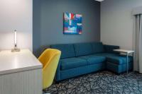 La Quinta Inn & Suites by Wyndham Shorewoodにあるシーティングエリア