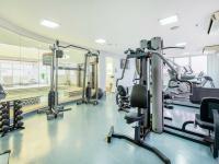 a gym with cardio equipment and treadmills at Hotel Cassino Tower Campinas Cambuí By Nacional Inn in Campinas