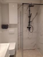 Kúpeľňa v ubytovaní Apartamenty pod Dębowcem Apartament 44 Rowerek