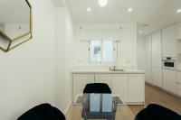 Kuchnia lub aneks kuchenny w obiekcie Modern with balcony- 2Bd 2Bth- San Vicente