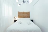 Łóżko lub łóżka w pokoju w obiekcie Modern with balcony- 2Bd 2Bth- San Vicente