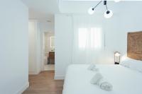 Łóżko lub łóżka w pokoju w obiekcie Modern with balcony- 2Bd 2Bth- San Vicente