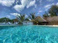 Jaribu Beach Hotelの敷地内または近くにあるプール