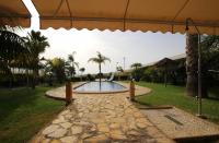 The swimming pool at or close to Casa Rural EL CAMPICO