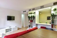 A television and/or entertainment centre at Appartamento Piazza Navona
