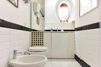 A bathroom at Appartamento Piazza Navona