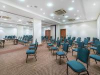 a conference room with chairs and tables in a room at Hotel Cassino Tower Campinas Cambuí By Nacional Inn in Campinas
