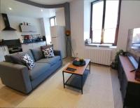 a living room with a blue couch and a coffee table at Grand Appartement 2 chambres avec Fibre et Netflix in Belfort