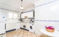 Kuchyňa alebo kuchynka v ubytovaní 3 Bedroom Awesome Home In Porto Petro